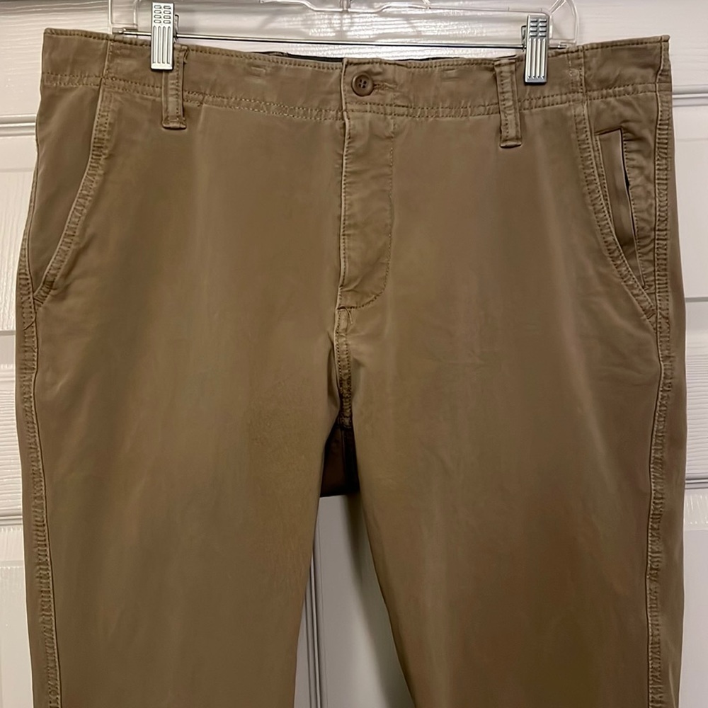Dockers men tan khakis 36W, 32L